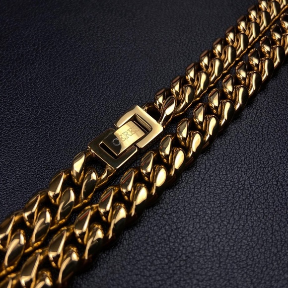 18k Gold Miami Cuban Link Chain Necklace - Picture 2 of 6